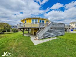 Round House At The Beach - Image 2