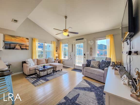 Seven Seas - 7 Bermuda Landing - Image 3